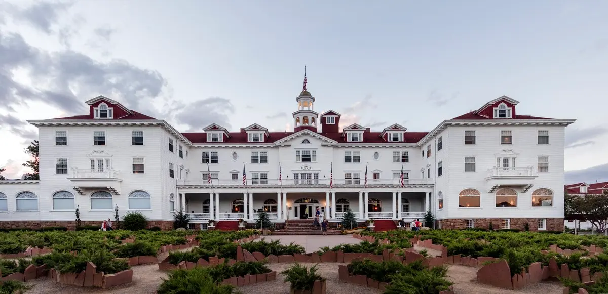 showing the image of " The Stanley Hotel ", one of the Top 10 most haunted places in the USA.