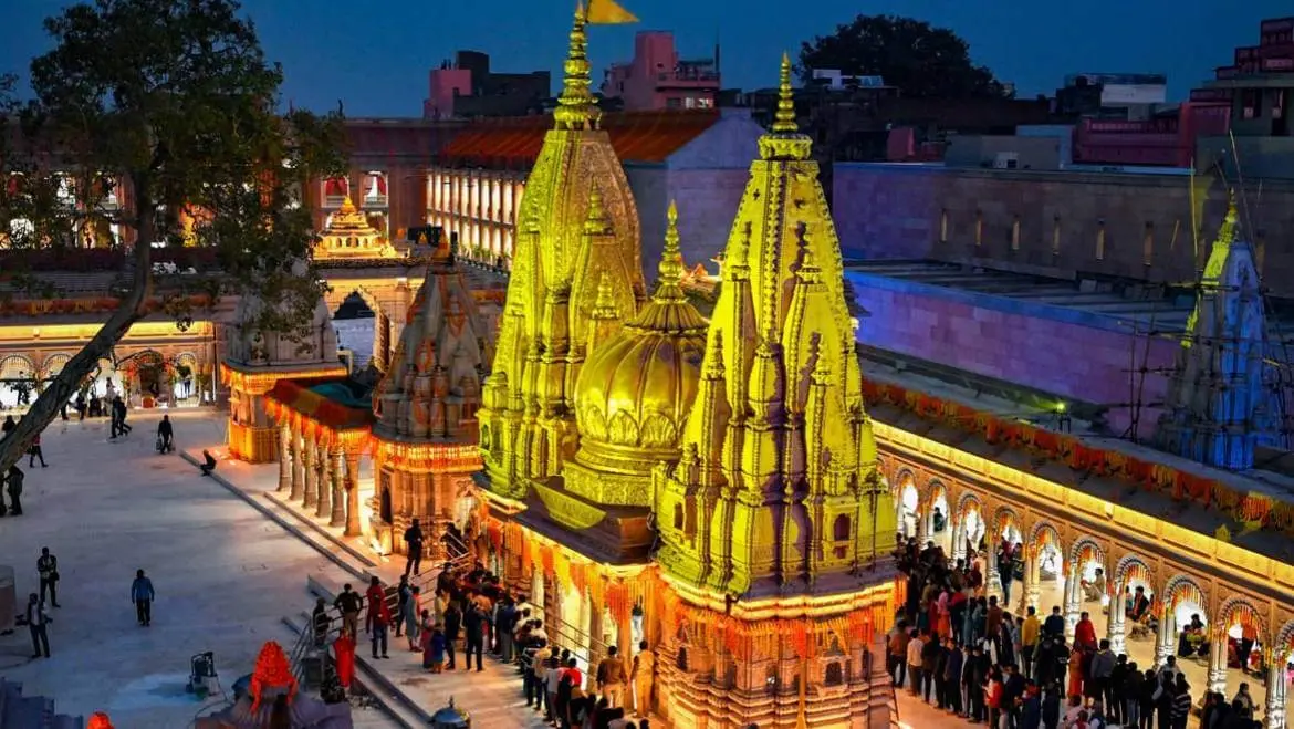 showing the image of"Kashi Vishwanath Temple (Varanasi, India)", one of the Top Ten Religious Places In The World.