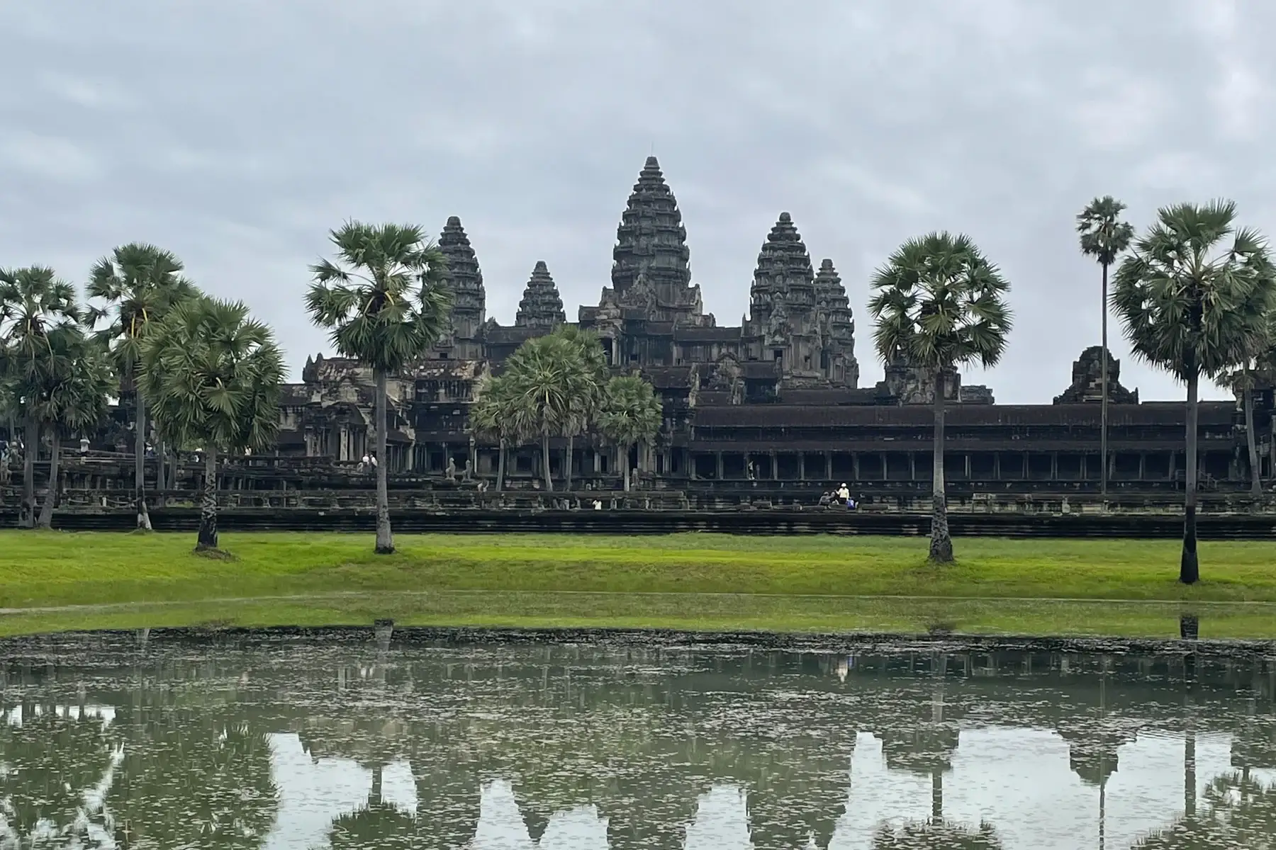 showing the image of"Angkor Wat (Cambodia)", one of the Top Ten Religious Places In The World.