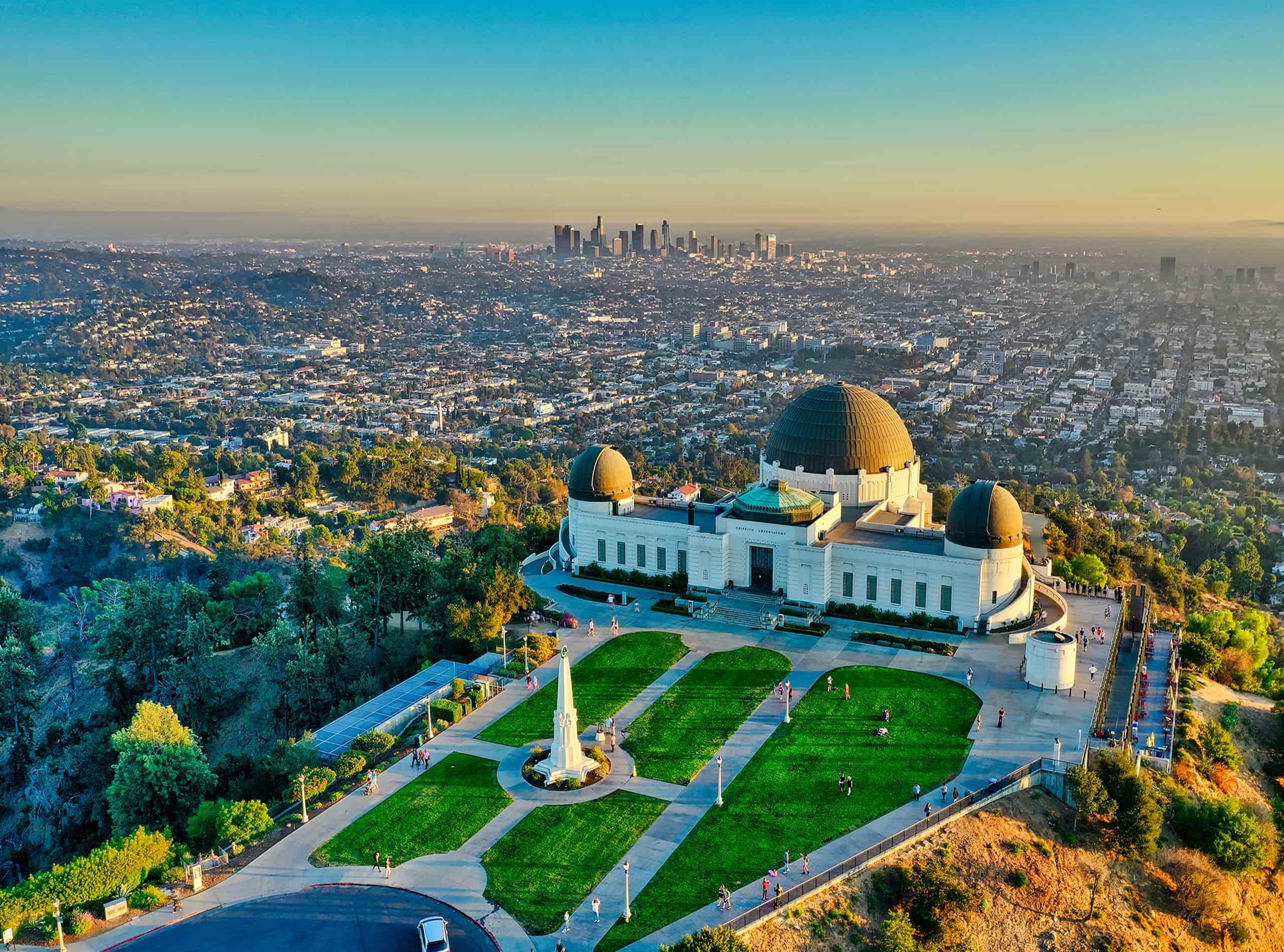 showing the image of " Griffith Observatory and Planetarium, Los Angeles, USA ", one of the Best Planetariums in the World